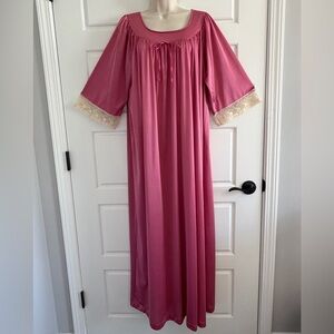Vintage Pinehurst Lingerie Raspberry Satin Lace Maxi Nightgown Large USA